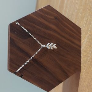 Silver Leaf Pendent Necklace